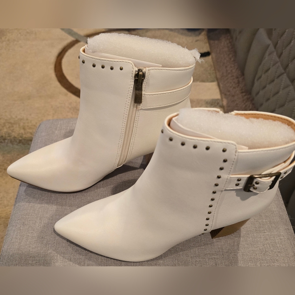 Coutgo White Ankle Boots with Studded Details and Side Buckle Size 6.5 New